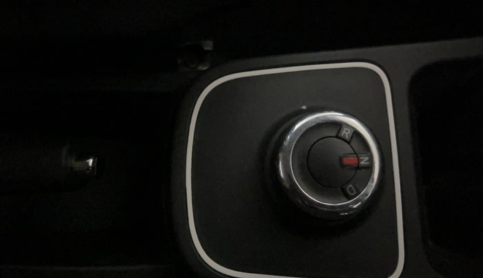 2022 Renault Kwid CLIMBER 1.0 AMT Dual Tone , Petrol, Automatic, 60,614 km, Gear Lever