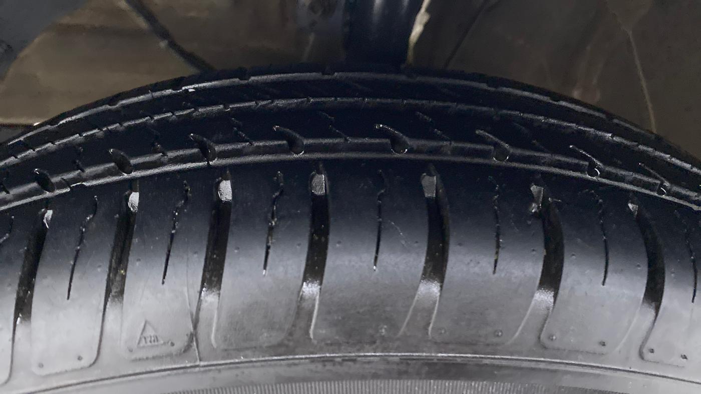 2020 Maruti Swift VXI D, Petrol, Manual, 42,783 km, Left Front Tyre Tread