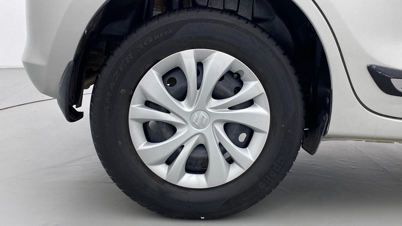 2020 Maruti Swift VXI D, Petrol, Manual, 42,783 km, Right Rear Wheel