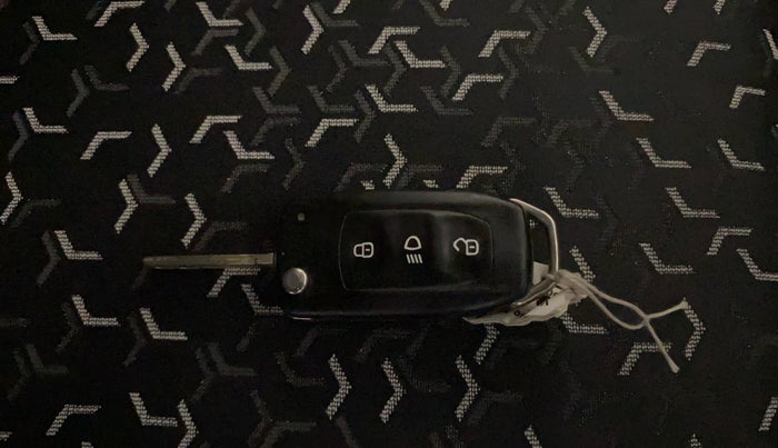 2021 Tata Tiago XZ PLUS PETROL, Petrol, Manual, 70,377 km, Key Close Up