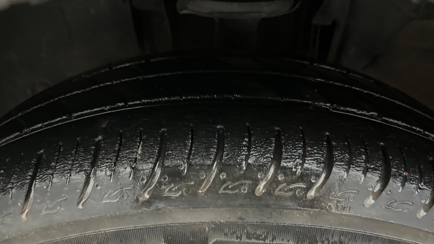 2022 Renault TRIBER RXZ AMT, Petrol, Automatic, 27,126 km, Left Front Tyre Tread