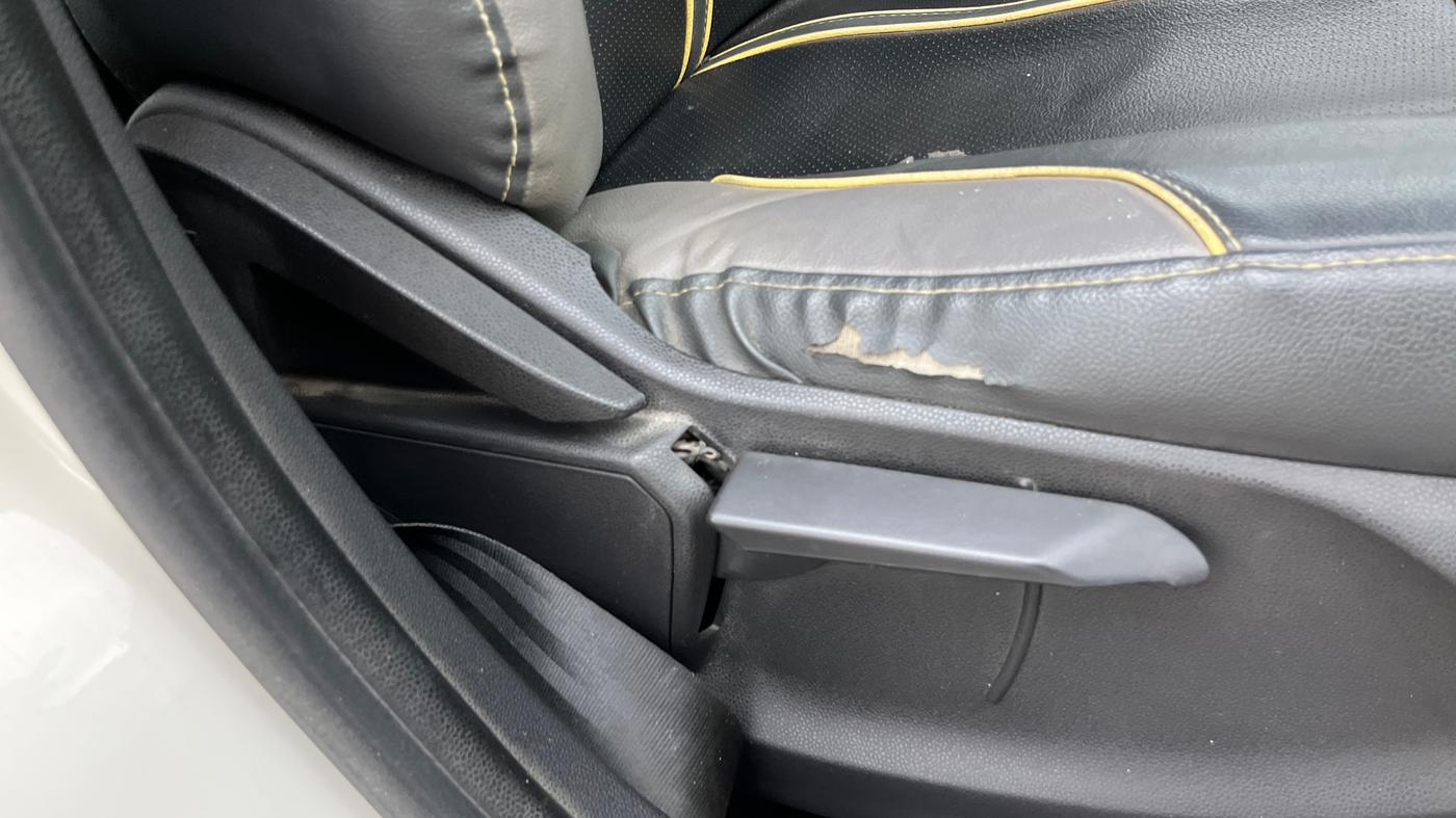 2014 Ford Ecosport TITANIUM 1.5L DIESEL, Diesel, Manual, 94,609 km, Driver Side Adjustment Panel