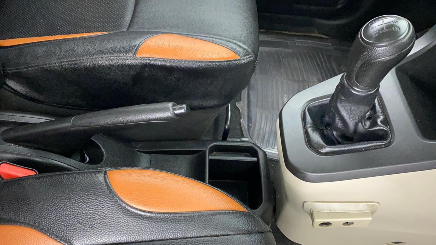 2019 Maruti New Wagon-R LXI 1.0 L, Petrol, Manual, 13,302 km, Gear Lever