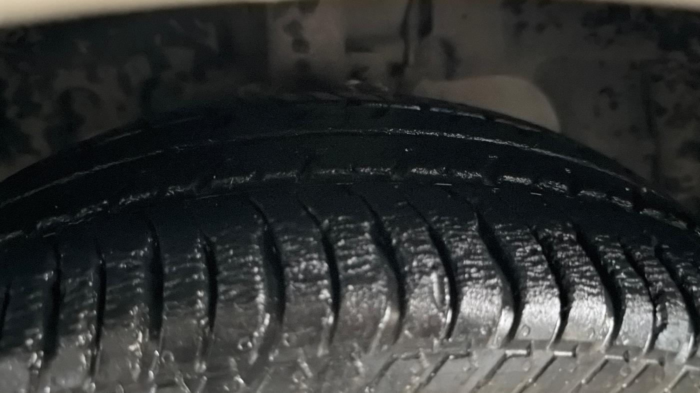 2015 Ford Ecosport TITANIUM 1.5L PETROL AT, Petrol, Automatic, 19,675 km, Left Front Tyre Tread