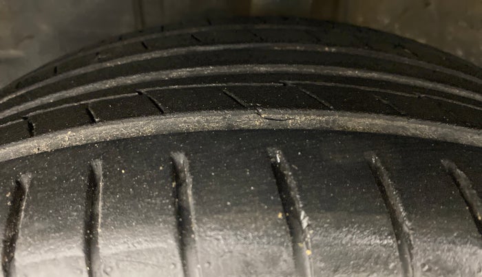 2013 Toyota Etios V, Petrol, Manual, 50,578 km, Left Front Tyre Tread