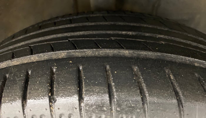 2013 Toyota Etios V, Petrol, Manual, 50,578 km, Right Front Tyre Tread