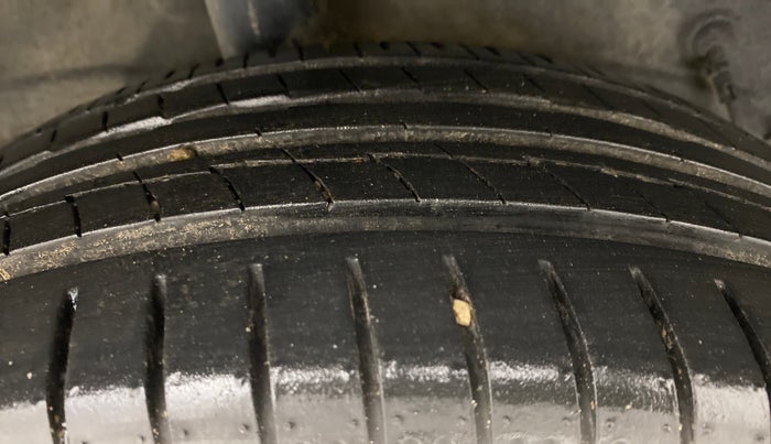 2013 Toyota Etios V, Petrol, Manual, 50,578 km, Right Rear Tyre Tread