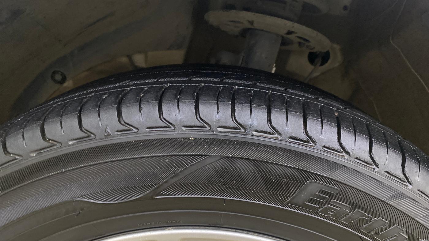 2023 Maruti Dzire ZXI CNG, CNG, Manual, 67,776 km, Left Front Tyre Tread