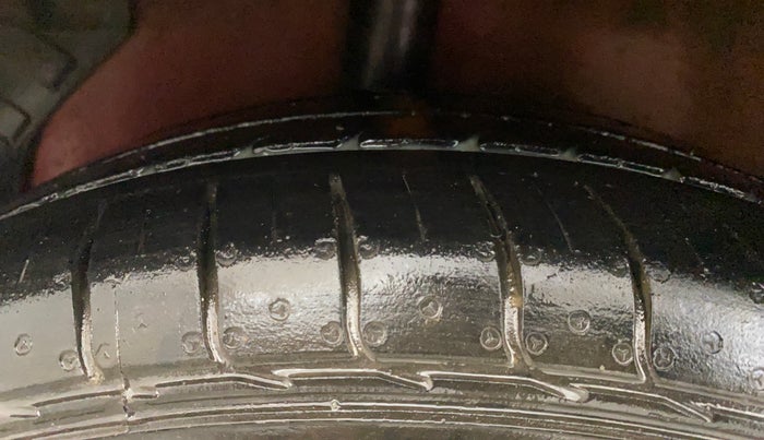 2012 Maruti Ritz ZXI, Petrol, Manual, 61,061 km, Right Rear Tyre Tread