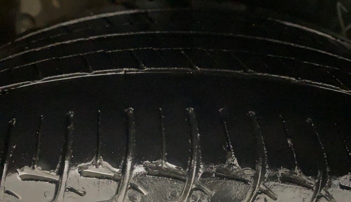 2017 Maruti Ertiga VXI, Petrol, Manual, 68,312 km, Right Rear Tyre Tread
