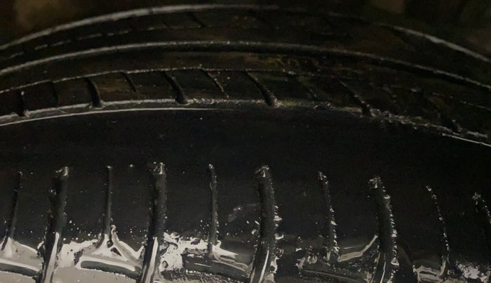 2017 Maruti Ertiga VXI, Petrol, Manual, 68,312 km, Right Front Tyre Tread