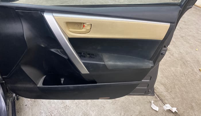2018 Toyota Corolla Altis J PETROL, Petrol, Manual, 70,965 km, Driver Side Door Panels Control