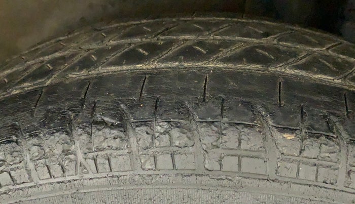 2010 Maruti Ritz VXI, Petrol, Manual, 82,020 km, Left Rear Tyre Tread