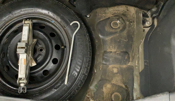 2010 Maruti Ritz VXI, Petrol, Manual, 82,020 km, Boot floor - Slight discoloration