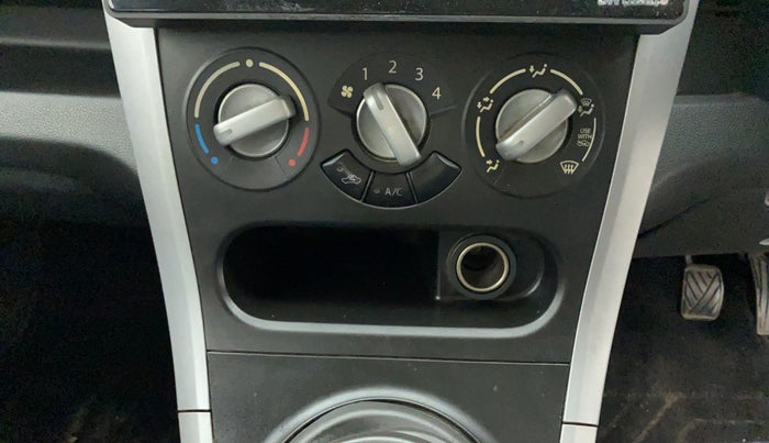 2010 Maruti Ritz VXI, Petrol, Manual, 82,020 km, AC Unit - Minor issue in the heater switch