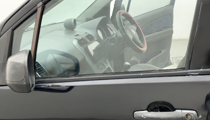 2010 Maruti Ritz VXI, Petrol, Manual, 82,020 km, Front passenger door - Weather strip has minor damage