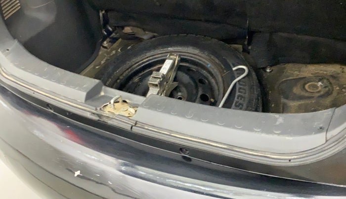 2010 Maruti Ritz VXI, Petrol, Manual, 82,020 km, Dicky (Boot door) - Weather strip has minor damage
