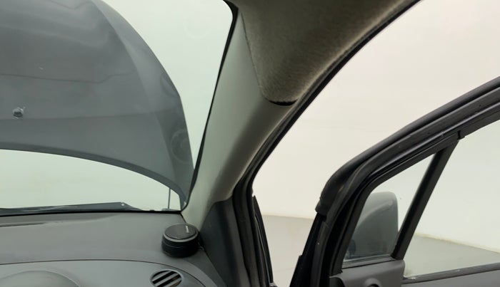 2010 Maruti Ritz VXI, Petrol, Manual, 82,020 km, Right A pillar - Trim cover damaged