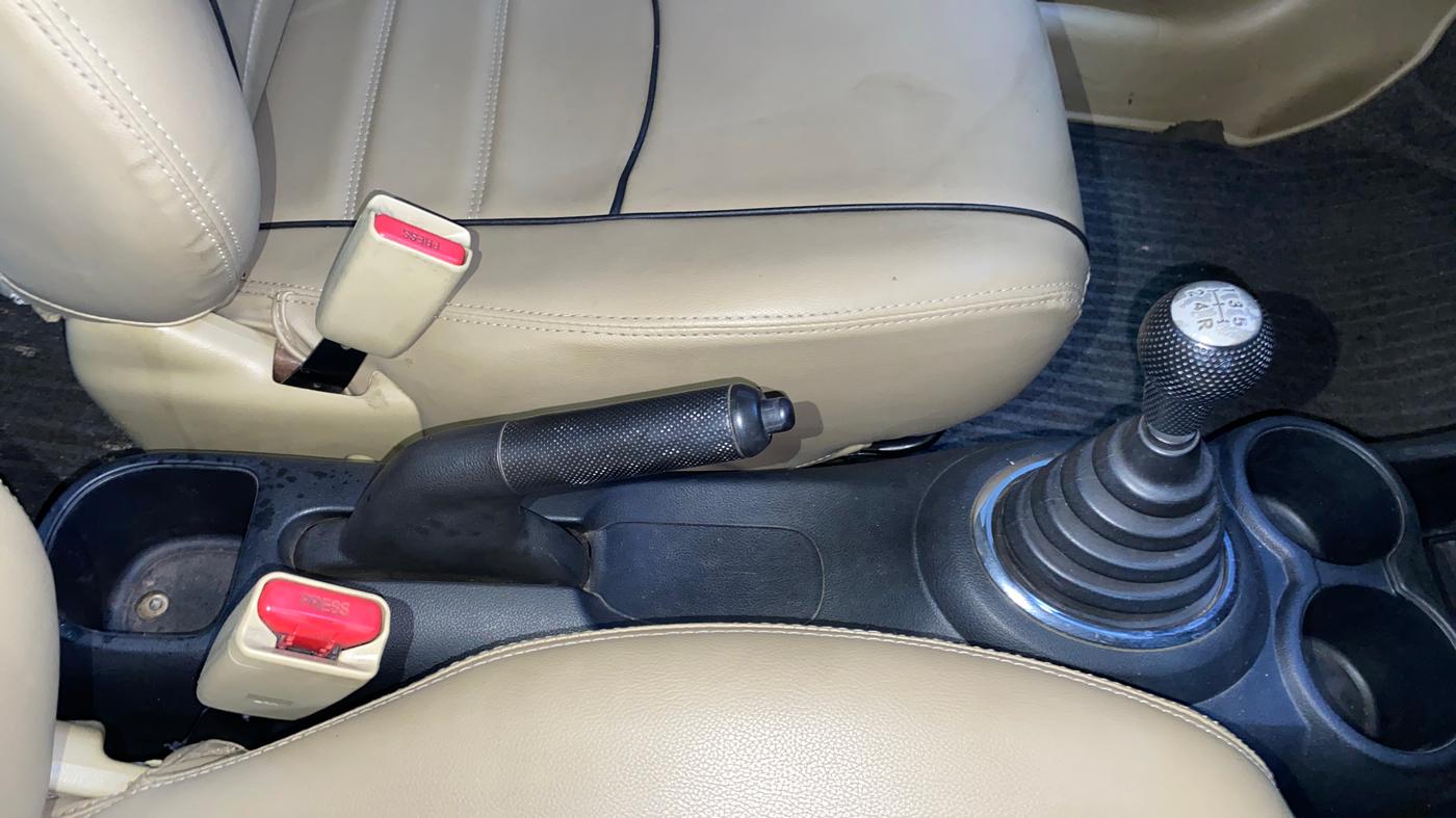 2014 Honda Amaze 1.2L I-VTEC S, Petrol, Manual, 58,085 km, Gear Lever