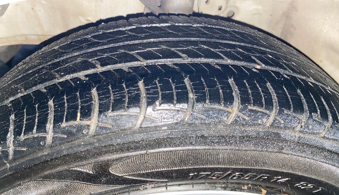 2014 Honda Amaze 1.2L I-VTEC S, Petrol, Manual, 58,085 km, Left Front Tyre Tread