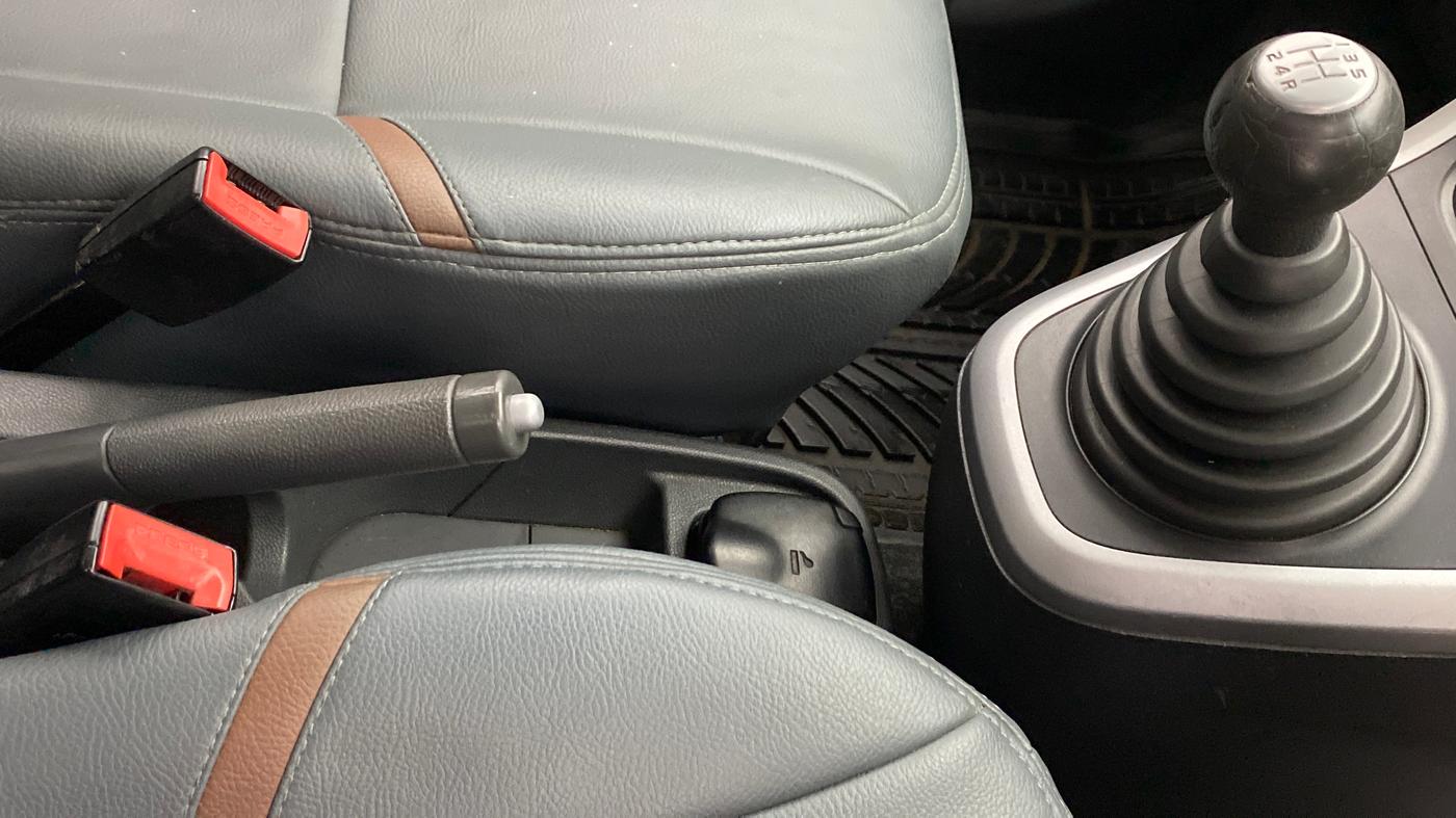 2011 Maruti Ritz VDI, Diesel, Manual, 61,784 km, Gear Lever