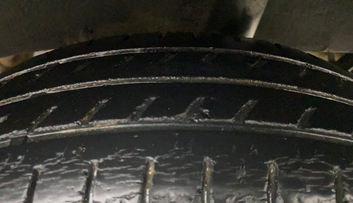 2016 Renault Kwid RXL, Petrol, Manual, 33,734 km, Left Rear Tyre Tread