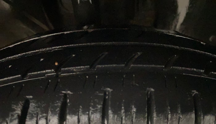 2016 Renault Kwid RXL, Petrol, Manual, 33,734 km, Right Front Tyre Tread