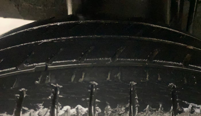 2016 Renault Kwid RXL, Petrol, Manual, 33,734 km, Right Rear Tyre Tread