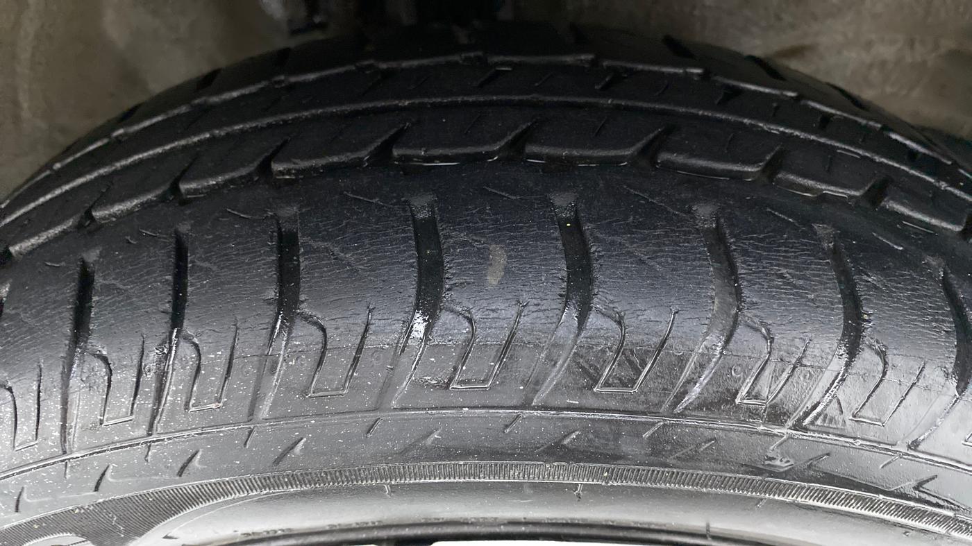 2018 Maruti Wagon R 1.0 VXI AMT, Petrol, Automatic, 21,323 km, Right Front Tyre Tread