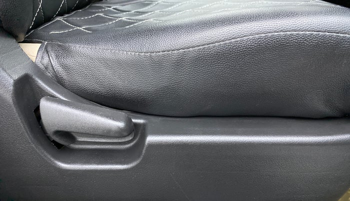 2018 Maruti Wagon R 1.0 VXI AMT, Petrol, Automatic, 21,323 km, Driver Side Adjustment Panel