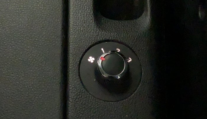 2019 Renault TRIBER RXZ, Petrol, Manual, 32,435 km, Rear AC Temperature Control