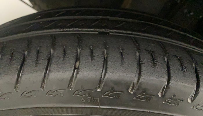 2019 Renault TRIBER RXZ, Petrol, Manual, 32,435 km, Right Rear Tyre Tread