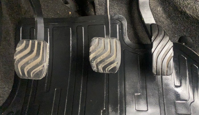 2019 Renault TRIBER RXZ, Petrol, Manual, 32,435 km, Pedals