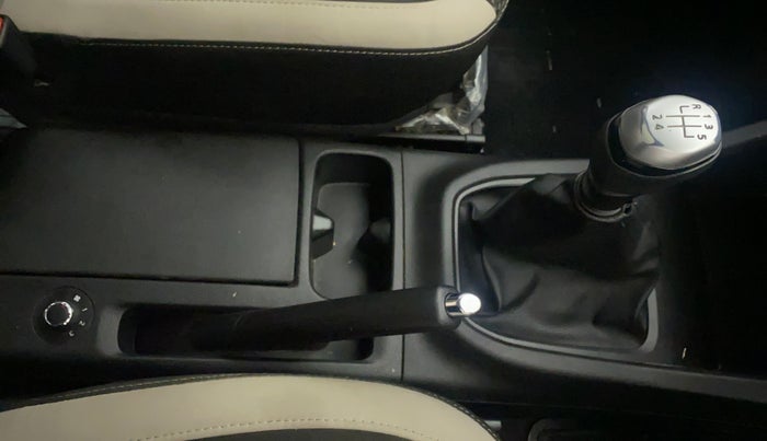 2019 Renault TRIBER RXZ, Petrol, Manual, 32,435 km, Gear Lever