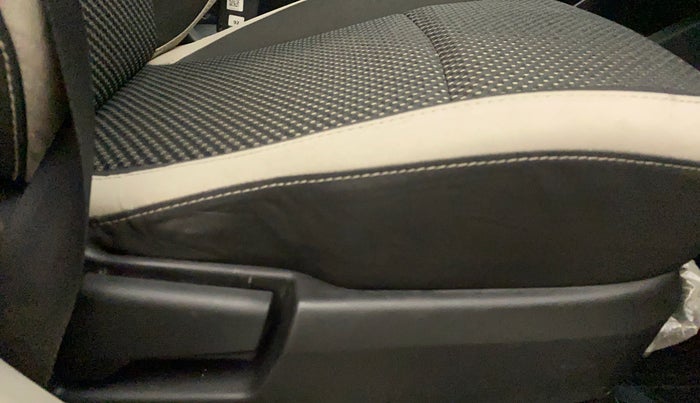 2019 Renault TRIBER RXZ, Petrol, Manual, 32,435 km, Driver Side Adjustment Panel