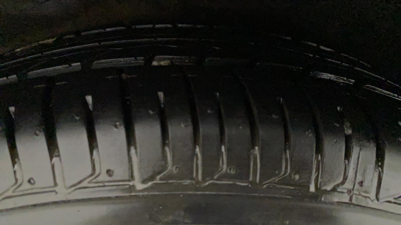 2011 Hyundai i10 MAGNA 1.1, Petrol, Manual, 43,365 km, Right Front Tyre Tread