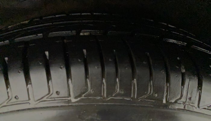 2011 Hyundai i10 MAGNA 1.1, Petrol, Manual, 43,365 km, Right Front Tyre Tread