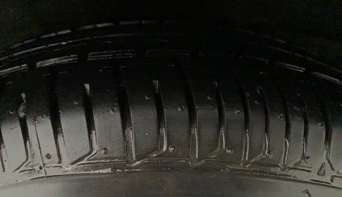 2011 Hyundai i10 MAGNA 1.1, Petrol, Manual, 43,365 km, Left Front Tyre Tread
