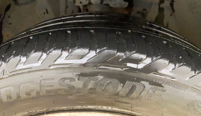 2019 Jeep Compass LIMITED PLUS DIESEL, Diesel, Manual, 1,04,275 km, Right Front Tyre Tread