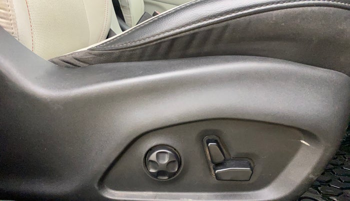 2019 Jeep Compass LIMITED PLUS DIESEL, Diesel, Manual, 1,04,275 km, Driver Side Adjustment Panel