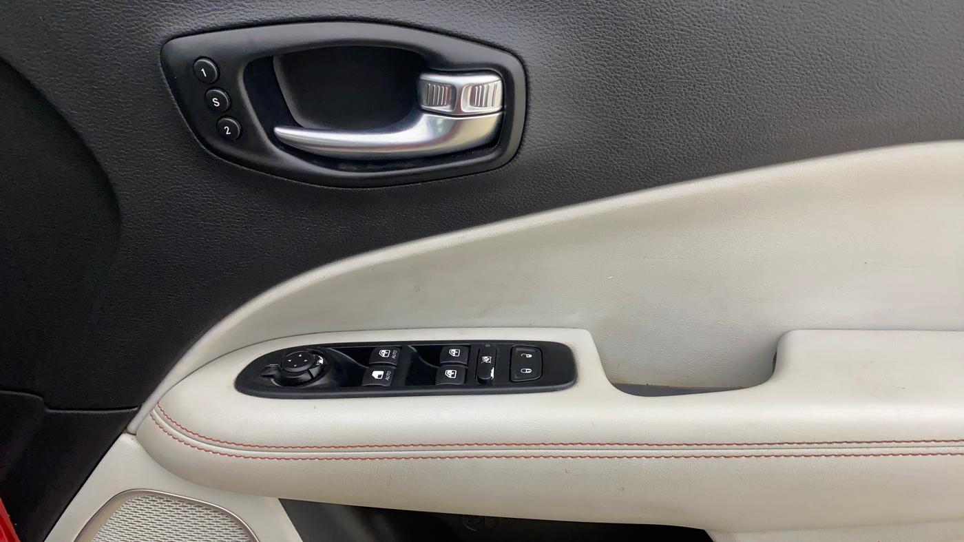 2019 Jeep Compass LIMITED PLUS DIESEL, Diesel, Manual, 1,04,439 km, Driver Side Door Panels Control