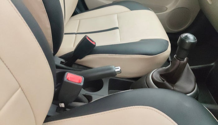 2013 Hyundai i20 MAGNA 1.2, Petrol, Manual, 74,070 km, Gear Lever