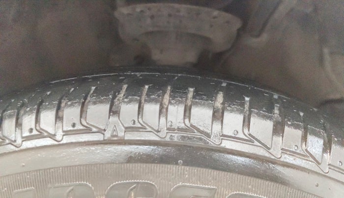 2013 Hyundai i20 MAGNA 1.2, Petrol, Manual, 74,070 km, Right Front Tyre Tread