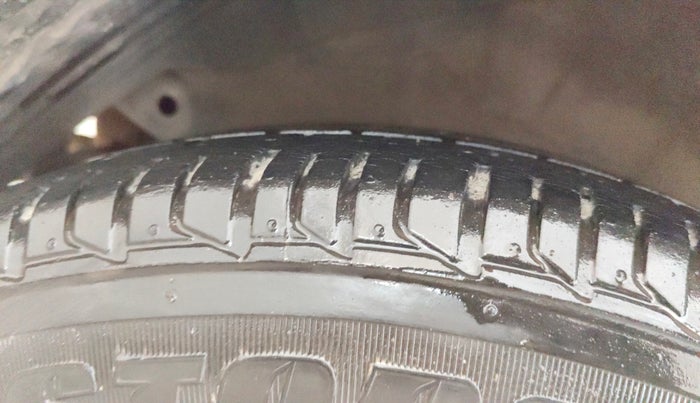 2013 Hyundai i20 MAGNA 1.2, Petrol, Manual, 74,070 km, Right Rear Tyre Tread