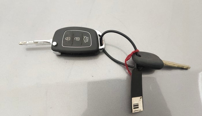 2013 Hyundai i20 MAGNA 1.2, Petrol, Manual, 74,070 km, Key Close Up