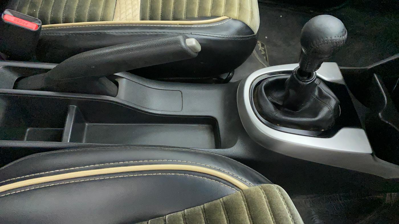 2017 Honda Jazz 1.5L I-DTEC VX, Diesel, Manual, 50,761 km, Gear Lever