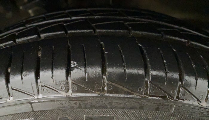 2021 Maruti Alto VXI, Petrol, Manual, 6,817 km, Left Front Tyre Tread