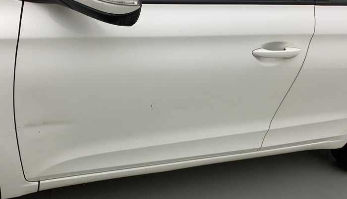 2018 Hyundai Elite i20 SPORTZ 1.2, Petrol, Manual, 61,300 km, Front passenger door - Slightly dented