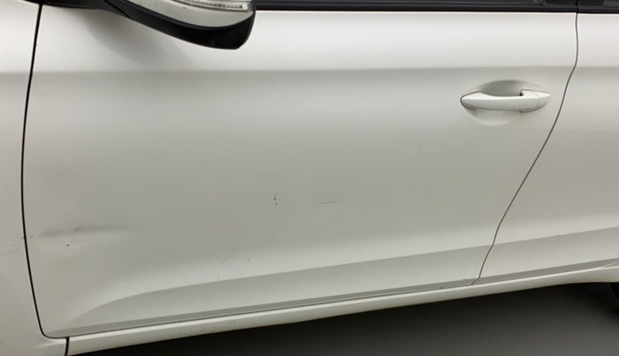 2018 Hyundai Elite i20 SPORTZ 1.2, Petrol, Manual, 61,300 km, Front passenger door - Minor scratches
