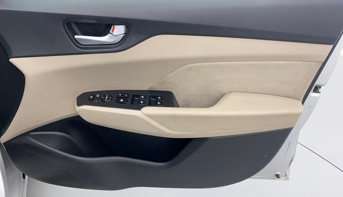 2017 Hyundai Verna 1.6 CRDI SX + AT, Diesel, Automatic, 93,828 km, Driver Side Door Panels Control